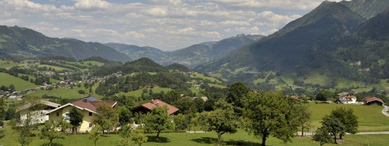 Ausblick vom Balkon Richtung Goldegg / St. Johann Alpendorf