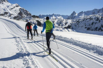 Apart Zimalis in Galtür Tirol bei Ischgl-Paznaun, Langlaufen in romantischer Winterlandschaft mit traumhafter Bergkulisse