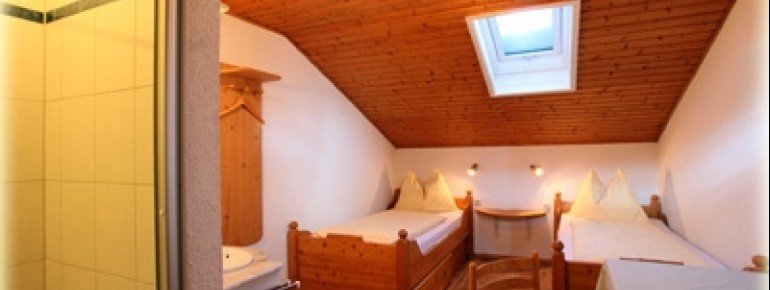 2-Bettzimmer mit Dusche