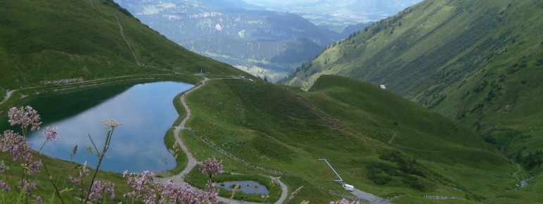 Die Kanzelwand mit seinem Speichersee, ist nur 110m von unserem Hotel entfernt, ob im Sommer oder Winter, ein super tolles Freizeitvergnügen und eine Ausblick, der unvergessen bleibt.