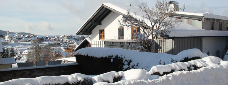 Blick vom Tannenweg auf die Villa Relax