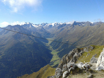 Schlick mit Blick auf Stubaier Gletscher und Obernbergtal
