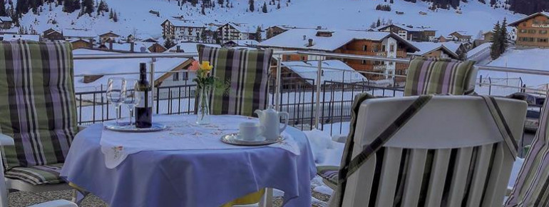 Blick von der Terrasse auf den Hausberg