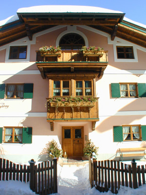 Das Haus Savoy im Zentrum Kitzbühels