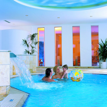Indoor-Pool im Hotel Alpina