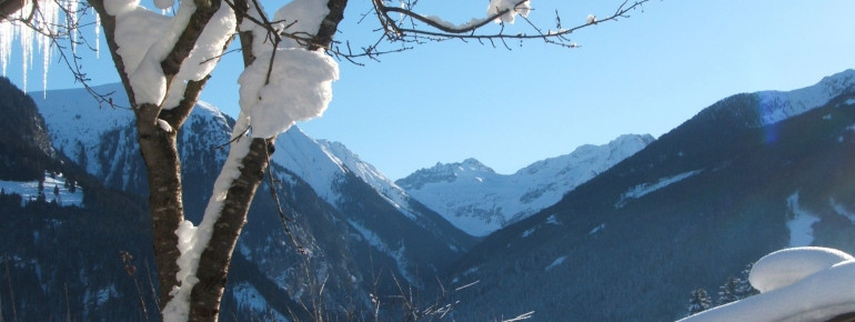 Aussicht vom Balkon auf die Winterlandschaft