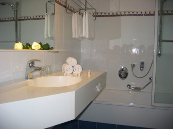 Badezimmer - Komfort Doppelzimmer (Beispiel)