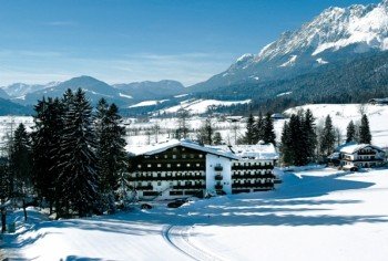 Der Wilde Kaiser mit Hotel Blattlhof im Winter