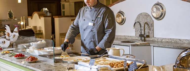 Frische Eiergerichte am Frühstücksbuffet