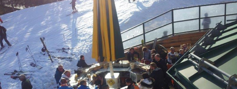 Schneebar auf der Kaminstubenterrasse