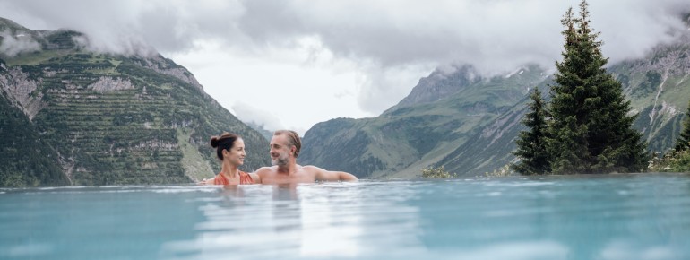 Infinty-Outdoor-Pool im Alpin Spa