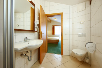 Badezimmer im Hotelzimmer (Beispiel)