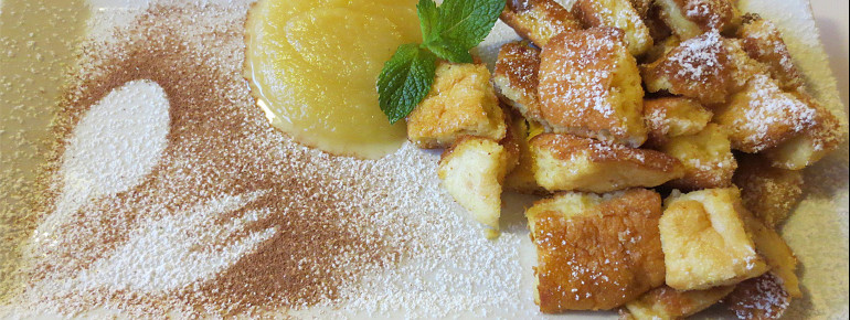 Kaiserschmarren mit Apfelmus