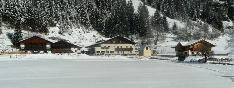 Hotel Larchhof tief verschneit