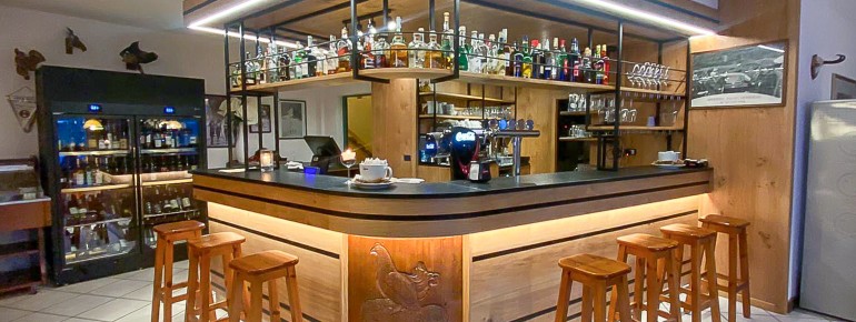 Hotel Bar