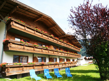 Aussenansicht - first mountain Hotel