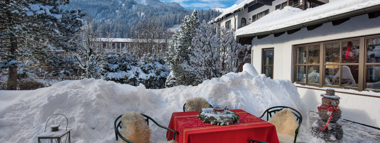 Hotelgarten mit Sonnenterrasse