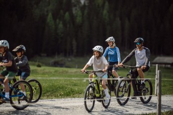 Das Hotel bietet direkten Zugang zu familienfreundlichen Radrouten.
