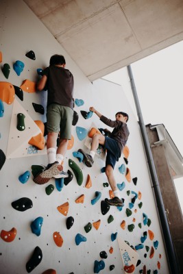 Für Kinder gibt es eine eigene Kletterwand zum Austoben.