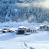 Tirolerhof von oben im Winter