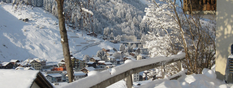 Direkt Vis-a-Vis vom Skigebiet Vals3000