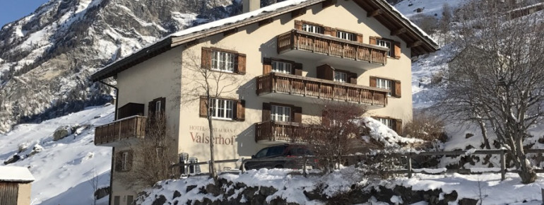 Der Sonnenbalkon von Vals mit den laengsten Sonnenstunden am Abend