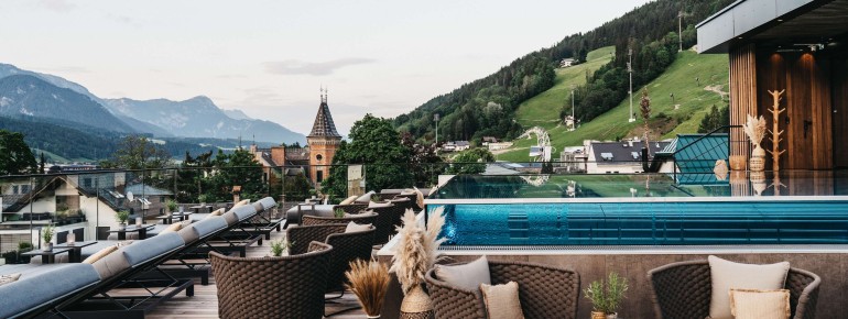 Die Sonnenterrasse am Infinity-Pool ist auch im Sommer ein großes Highlight.