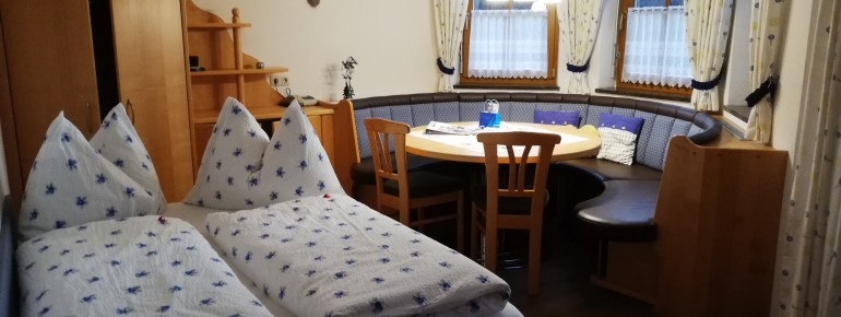 Appartement Typ III 4 Personen ( Doppelbett im Schlafzimmer, Ausziehbare Doppelcouch in der Wohnküche