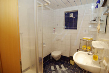 Badezimmer mit Dusche,WC,LüfterHandtücher inkl.