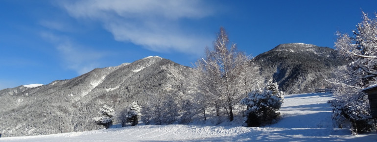 Winterwanderweg hinter dem Haus