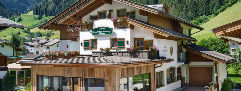 Hotel Landhaus Neumayr im Sommer