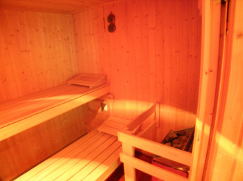 Sauna (gegen Gebühr) + Physiotherm-Infrarotkabine (kostenfrei)