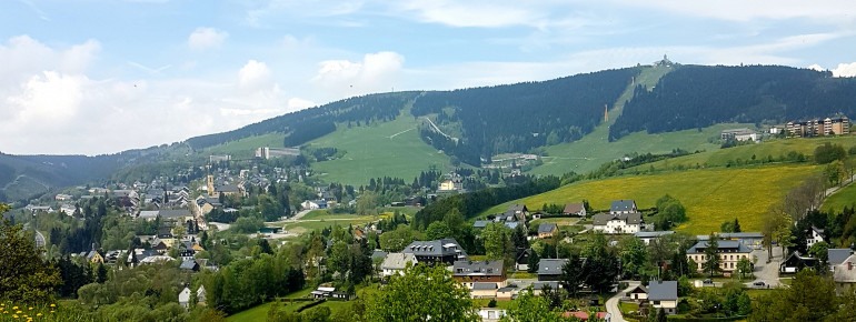 Blick auf Oberwiesenthal im Sommer