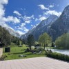 Die Pension Baranekhof liegt im Tal unterhalb des Kitzsteinhorns auf einer Höhe von 820 m.Die Stadt Kaprun ist 4,5 km entfernt. Der Zugang zum Haus ist auch in der Wintersaison bequem und einfach. Die Straße wird im Winter instand gehalten und Schneeketten sind nicht erforderlich.