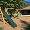 Rund um das Haus gibt es einen großen Garten mit Kinderattraktionen, Schaukel und Klettergerüsten. Im Haus gibt es eine Kinderecke mit Spielzeug für die Kleinsten.