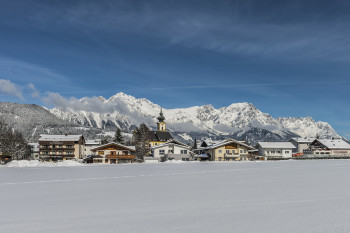 unser Dorfzentrum Söll, nur 10 Gehminuten entfernt