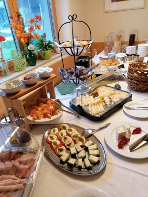 Frühstücksbuffet, herzhaft, gesund und regional