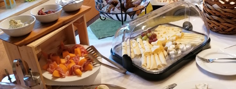 Frühstücksbuffet, herzhaft, gesund und regional