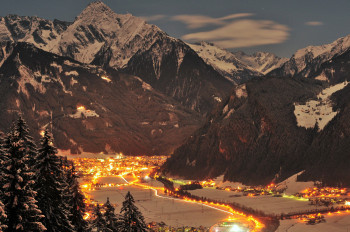 Ausblick vom Appartement Ramona nach Mayrhofen bei Nacht