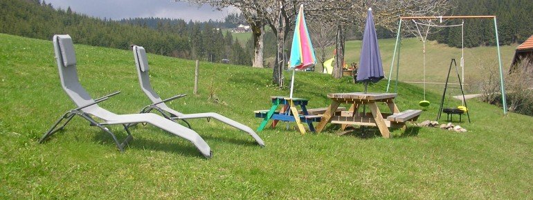 Liegewiese, Grillplatz und Spielplatz