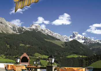 Von unserem Hotel aus hat man einen herrlichen Blick auf die Salzburger Dolomiten.