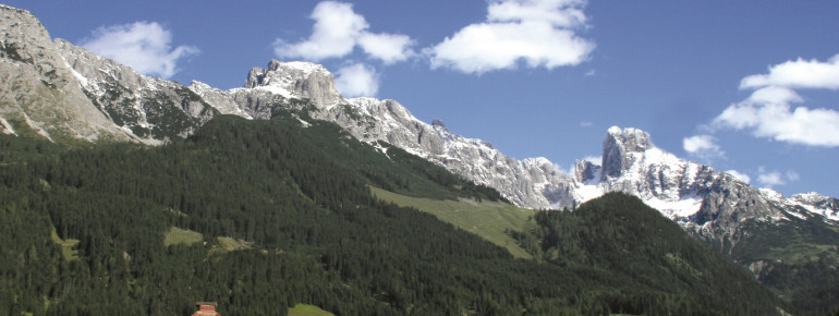 Von unserem Hotel aus hat man einen herrlichen Blick auf die Salzburger Dolomiten.