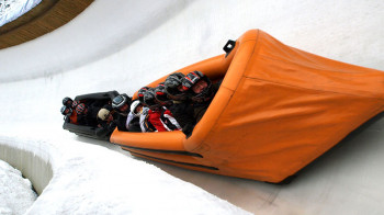 Ice Rafting Fahrt in der Rennschlitten- und Bobbahn Oberhof