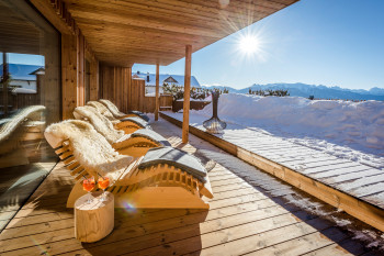 Auf den Terrassen können Gäste entspannen und Sonne tanken.