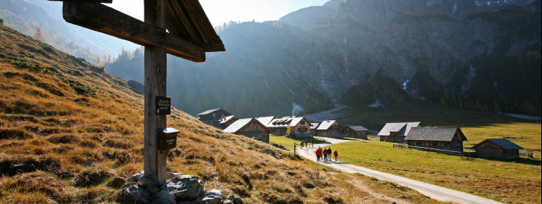 Wandern in der schönsten Zeit des Jahres, der Herbst.