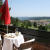 Balkon mit Panoramablick über Schonach