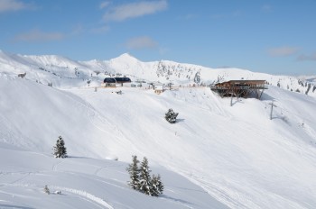 The Riesneralm offers a peaceful skiing experience away from the crowds.