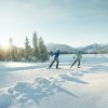 Beyond the slopes, visitors can enjoy winter hiking trails, horse-drawn sleigh rides, and approximately 60 km of cross-country ski tracks.