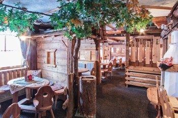 Rustic and cozy: The Steireralm from the inside.