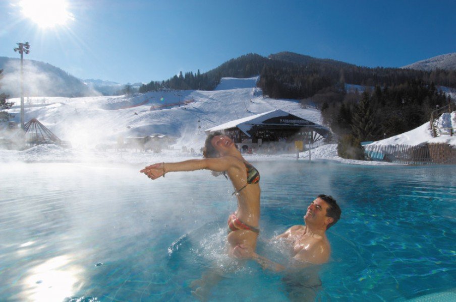 Spa fun right next to the slopes: Here you can relax nicely after a strenuous day of skiing.